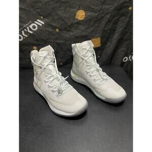 New Women’s 10.5 Under Armour Highlight Ace Volleyball Shoe 3024042-100